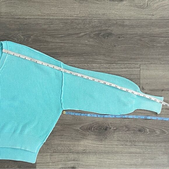 AERIE Beyond Cropped Sweater XS Oversized Faded Blue Chunky Knit Casual Cozy - Picture 8 of 8